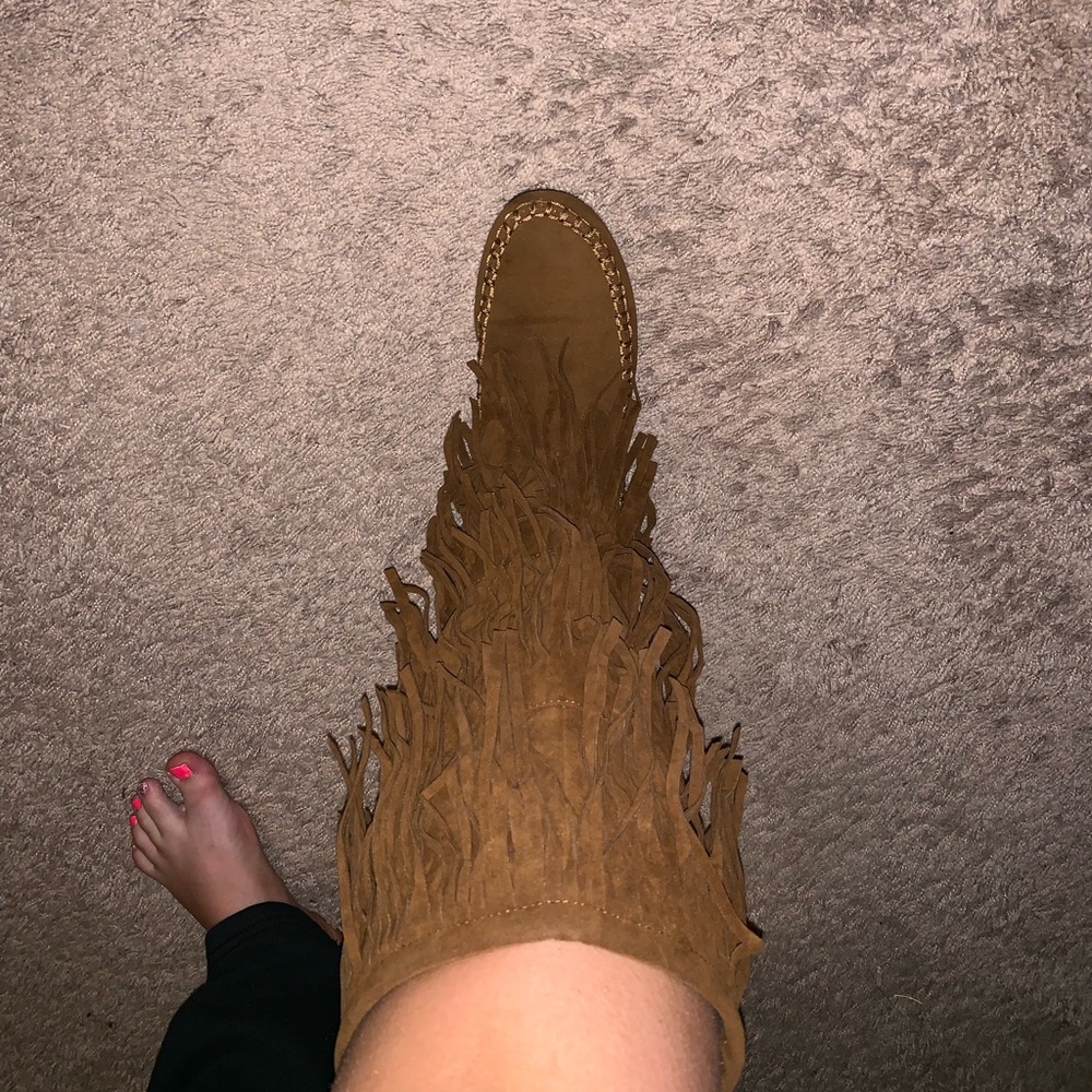 Not the best pictures! Hot cakes fringe boots!